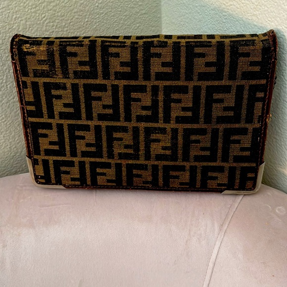 Vintage Fendi envelope clutch with added chain strap - Picture 3 of 4